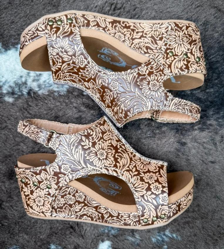 Isabella Tooled Wedge in Tan