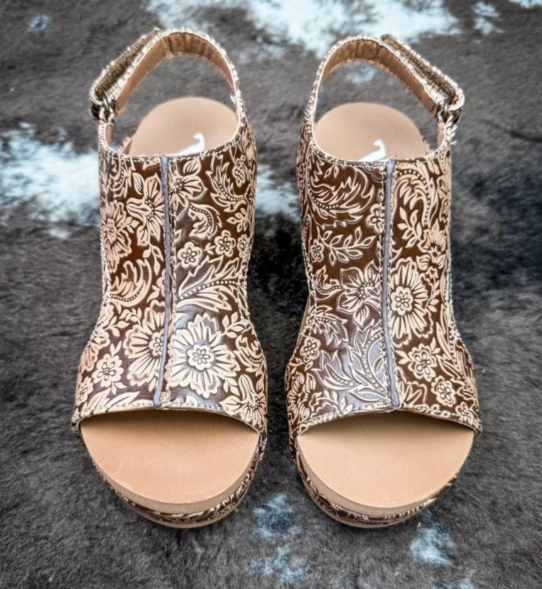 Isabella Tooled Wedge in Tan
